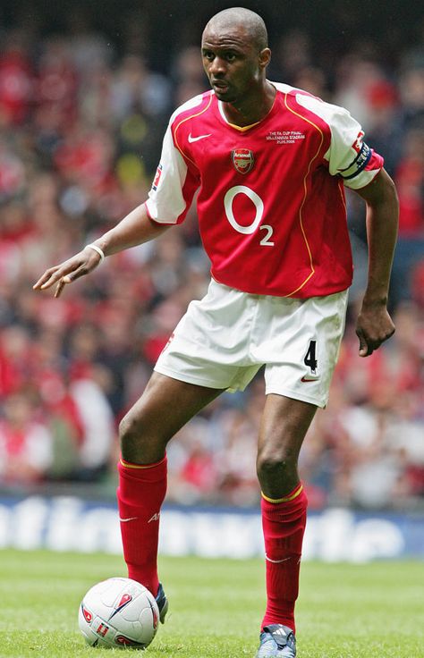 Arsenal Pictures, Football Arsenal, Arsenal Fc Wallpapers, Patrick Vieira, Real Madrid Football Club, Arsenal Wallpapers, Legends Football, Arsenal Players, Arsenal Football Club