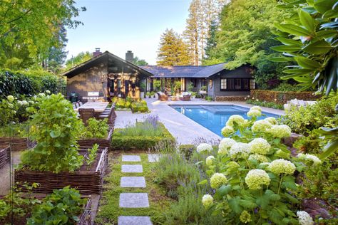 erica timbrell ross california garden Landscaping Around Pool, Street Smarts, California Garden, Rectangular Pool, Most Beautiful Gardens, Swimming Pool Designs, Landscape Architect, Body And Soul, Pool Designs