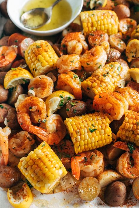 Garlic Butter Shrimp Boil! Can you handle this Garlic Butter Shrimp Boil? We're talking butter-drizzled juicy shrimp, steamy corn and potatoes, and luscious little side dishes of garlic butter for extra dunking. YUM! #shrimpboil #butter #shrimp Garlic Butter Shrimp Boil, Corn And Potatoes, Boil Recipes, Shrimp Bowl, Shrimp Boil Recipe, Seafood Boil Recipes, Juicy Shrimp, Lemon Potatoes, Garlic Butter Shrimp