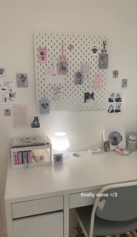 Bedroom Inspo Black, Kpop Desk, Desk Ikea, Ikea Pegboard, Albums Covers, Ikea Desk, Desk Inspo, Desk Inspiration, Desk Makeover