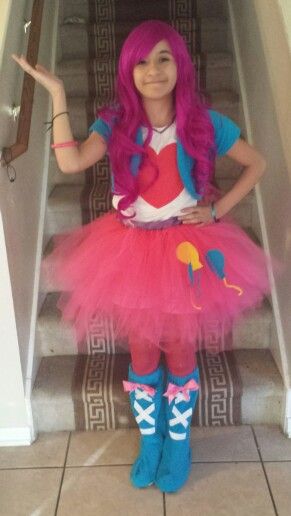 My Little Pony Equestria Pinkie Pie a homemade costume Pinkie Pie Costume Diy, Pinkie Pie Halloween Costume, Pinky Pie Costume, Mlp Halloween, Pinkie Pie Costume, Pie Costume, Pinkie Pie Cosplay, Pony Costume, My Little Pony Costume