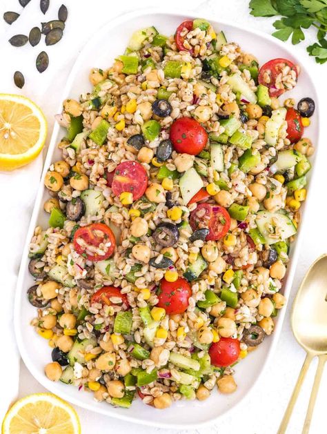 Farro Salad - Plant Based School Farro Salad Recipes, Avocado Recipes Easy, Veggie Bowls, Well Plated, Plant Based School, Tomato Risotto, Italian Chopped Salad, Easy Vegetarian Dinner, Farro Salad