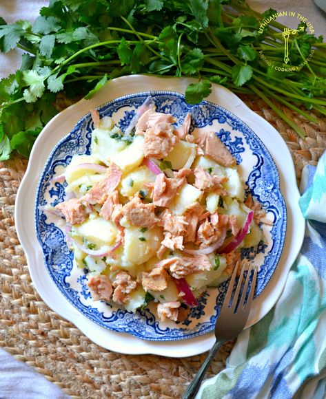 Spanish Potato Salad with Tuna (Patatas Aliñadas) / Ispaniškos bulvių salotos su tunu (Patatas Aliñadas) – Lithuanian in the USA Spanish Tuna Salad, Potato Tuna Salad, Tuna And Potato Recipes, Spanish Potato Salad, Spanish Salad, Salad With Tuna, Tuna Dishes, Spanish Potatoes, Italian Dinner Party