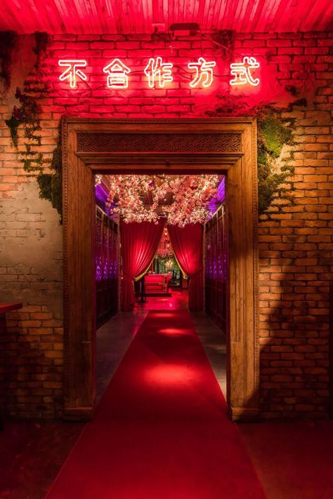 Clubstaurant Mandrake Is Miami’s Most Over-the-Top New Spot - Eater Miami Japanese Night Club, Miami Nightclub, Velvet Seating, Miami Pictures, Japanese Beer, Romantic Hideaways, Night Club Aesthetic, Miami Night, Gold Statue