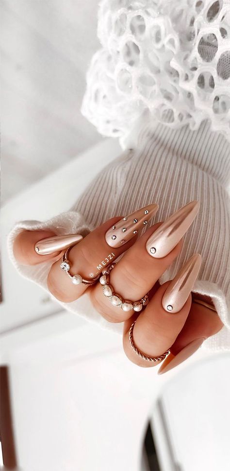 Nude Chrome Stiletto Nails, Autumn Nails, fall nails, autumn nail designs, Subtle Nails, Glam Nail Art, Autumn Nail Trends, Autumn French Manicure Chrome Stiletto Nails, Nail Designs Ombre, Nude Chrome, Luxury Nail Salon, Autumn Nail Designs, Unique Manicure, Fall Ombre, Nails Autumn, Nails Ombre