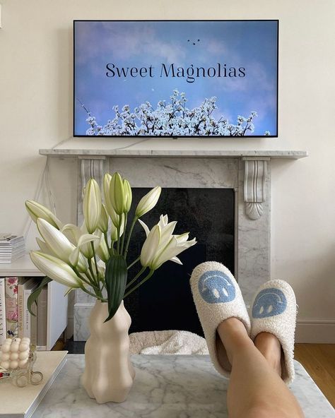 @marielouduvillier on instagram Preppy Slippers, Smile Face Slippers, Smile Slippers, Happy Face Slippers, Self Goal, Sweet Magnolias, Indoor Outdoor Slippers, Sweet Magnolia, Retro Preppy