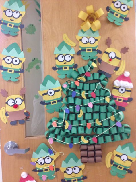 Disney Christmas Door Decorations Classroom, Disney Christmas Office Decorations, Christmas Locker Decorations Schools, Minion Christmas Door Decorations, Minions Christmas Decorations, Locker Christmas Decorations, Christmas Locker Decorations, Disney Christmas Door Decorations, Minion Christmas Door