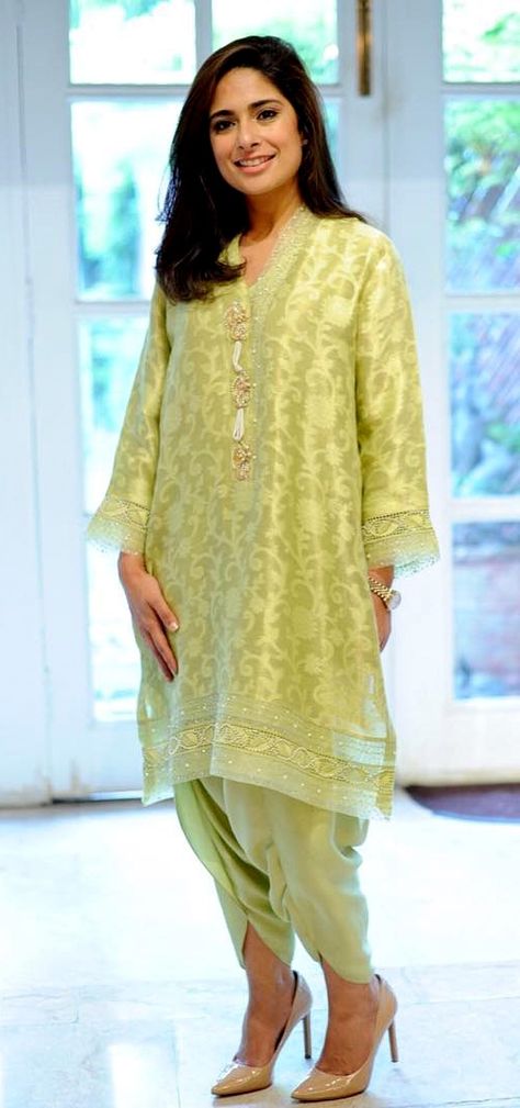 Farida Hasan Cape Dress Indian, Farida Hasan, Brocade Suits, Secret Closet, Indian Designer Suits, Designer Evening Dresses, Eid Collection, Whatsapp Number, Indian Attire