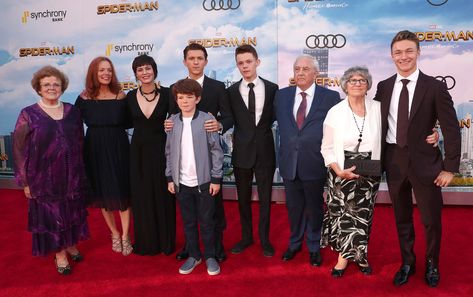 23 Pictures That Prove Tom Holland Has the Most Wholesome Family in Hollywood The Holland Family, Tom Holland Family, Paddy Holland, Holland Brothers, Holland Family, Tommy Boy, Spiderman Homecoming, Marvel 3, Real Life Stories