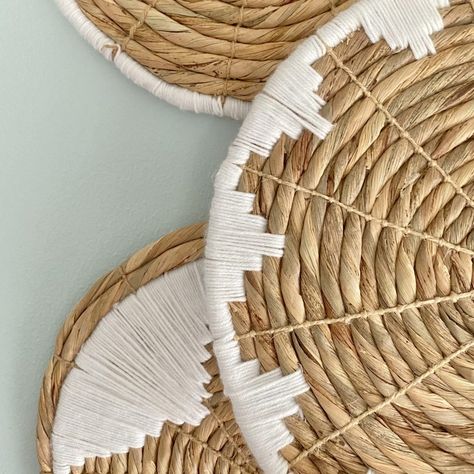 Diy Wall Basket Decor, Diy Wall Basket, Diy Basket Wall, Pottery Barn Diy, Woven Basket Decor, Anthropologie Decor, Woven Wall Baskets, Boho Basket, Basket Weaving Diy