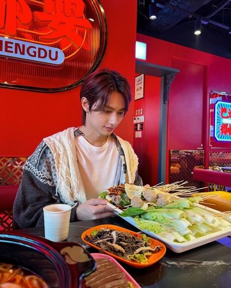 (4) svt contents (@svtcontents) / X Korean Street Food Recipes, Seventeen Junhui, Seventeen Instagram, Wen Junhui, Adore U, Seventeen Jun, Seventeen Magazine, Seventeen Debut, Seventeen Wallpapers