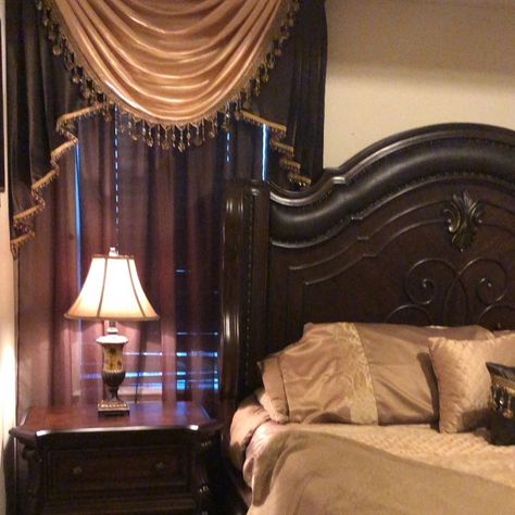 Home Decor Videos, Victorian Curtains, Bedroom Bedding Sets, Victorian Bed, Tuscany Style, Diy Staircase, Wood Bed Design, Victorian Bedroom, Purple Bedrooms