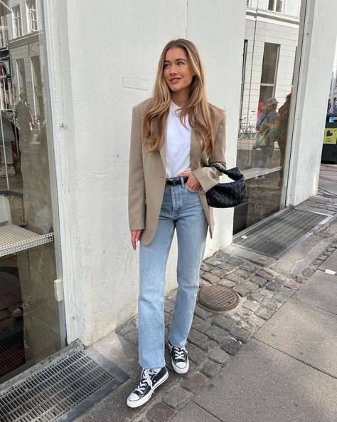 Lovisa Barkman on Instagram: “Best weekend in a long time 💙” Party Outfit Ideas, Chic Blazer, Blazer Outfits, Winter Outfit, Outfits Ideas, Converse Shoes, Party Outfit, Converse, Outfit Ideas