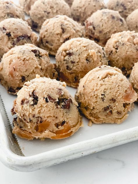 Caramel Cone Crunch Cookies, Crunch Bar Cookies, Cheesecake Sandwich Cookies, Top Rated Cookie Recipes, Double Decker Cookies, Cookie Contest Winner Recipe, Crumble Chocolate Chip Cookies, Summer Cookies Recipes, Unique Cookie Flavors