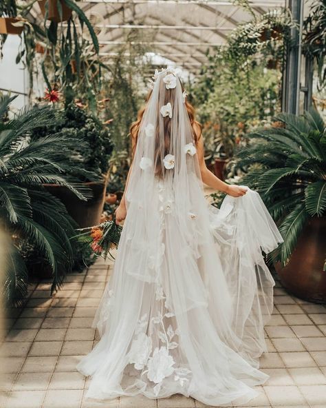 Statement veil on Willowby by Watters gown #bride #gown #wedding #weddinggown #weddingdress #epic Western Wedding Dresses, Boda Mexicana, Stella York, Bohemian Wedding Dress, A Wedding Dress, Wedding Chicks, Dress Inspo, Bride Look, Bridal Inspiration