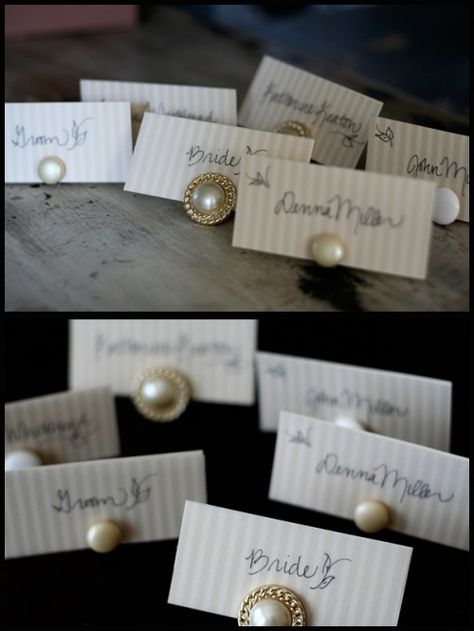 Clip on earring card holders...neat for any type of gathering that you would want a touch of class for Diy Wedding Buffet, Card Holder Diy, Diy Wedding Food, Diy Place Cards, Place Card Holders Wedding, Wedding Buffet, Wedding Card Holder, Happy 50th, Diy Holder