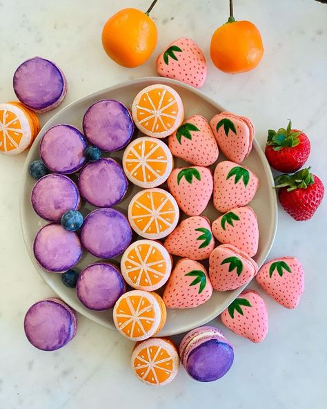 Fruit Shaped Macarons, Macaroons Design, Macaroon Designs, Summer Macarons, Macarons Design, Cute Macaroons, Macaron Designs, Fruit Macarons, Donut Decor