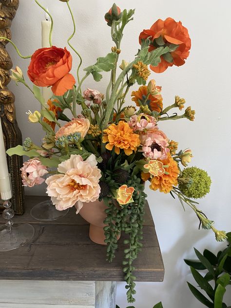 Winter Flowers Bouquet, Spanish Flower Arrangements, California Wedding Flowers, Orange And Green Floral Arrangements, Orange Flower Arrangements Wedding, Garden Flower Arrangements, Earth Tone Flowers, Desert Floral Arrangement, Italian Flowers