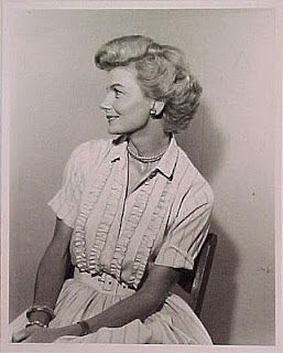 Vintage Pretties: Mrs. June Cleaver ..Rest in Peace Barbara Billingsley Hugh Beaumont, June Cleaver, Tv Moms, June Dress, Color Television, Leave It To Beaver, Bottle Blonde, Retro Housewife, Tv Icon