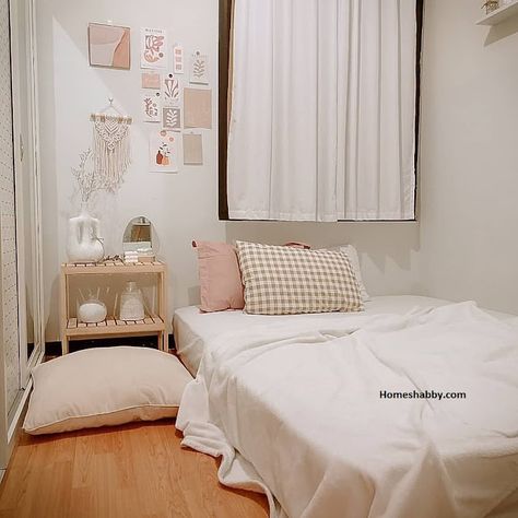 7 Inspirasi Kamar Tidur Hemat Biaya, Lesehan Asik dan Nyaman ~ Homeshabby.com : Design Home Plans, Home Decorating and Interior Design Simple Korean Room, Simple Bedroom Ideas For Small Rooms Minimalist, Korean Room, Small Room Design Bedroom, Small Bedroom Decor, Small Room Design, Redecorate Bedroom, Minimalist Room, Room Makeover Bedroom