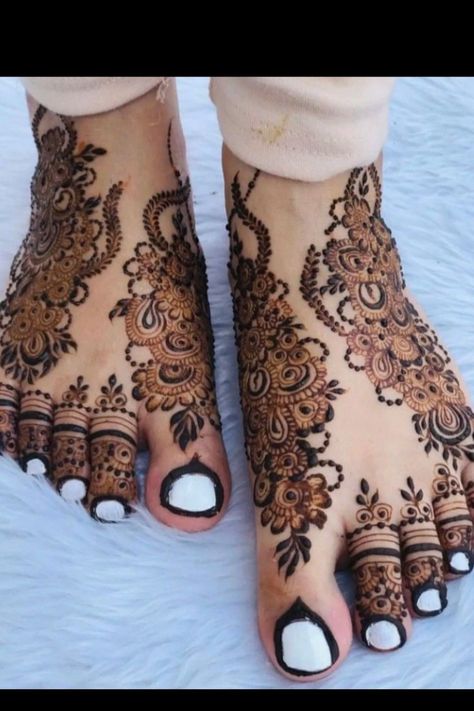 Legs Henna, Feet Mehndi Design, Leg Mehndi Design, Leg Mehendi, Leg Mehendi Design, Plazo Design, Feet Henna, Feet Mehndi, Legs Mehndi