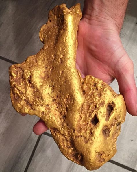 Giant gold nugget found in Western Australia.  You can purchase it at #denvergemshow2015 for $360K 😉 #weighs7lbs #wowsa #puregold #jamiejosephjewelry Jamie Joseph Jewelry, Gold Specimens, Gold Mining Equipment, Natural Gold Nugget, Black Pinterest, Gold Bullion Bars, Gold Everything, Gold Prospecting, Gold Money