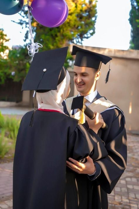 Couple Graduation Photoshoot, Graduation Couple, Father Daughter Photos, Galaxy Photos, Graduation Photography Poses, Graduation Poses, Graduation Picture Poses, Grad Photoshoot, Graduation Photography