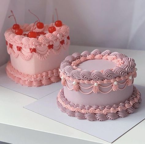 Vintage Cake Design, Pink Vintage Cake, Valentines Cakes, Pink Cakes, Bolo Vintage, Fake Cakes, Vintage Birthday Cakes, Birthday Aesthetic, Aesthetic Birthday