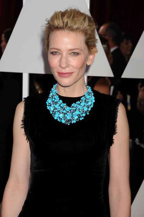 Cate Blanchett in a large multi-row Tiffany& Co. Blue Book turquoise necklace. Blue Necklace Outfit, Turquoise Necklace Outfit, Statement Necklace Outfit, Turquoise Jewelry Outfit, Necklace Outfit, Italian Leather Handbags, Italian Women, Teardrop Necklace, Precious Jewelry