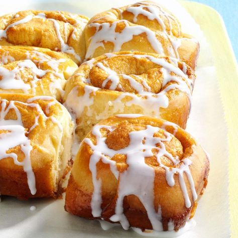 Iced Cinnamon Potato Rolls Potato Rolls Recipe, Best Cinnamon Roll Recipe, Cinnamon Roll French, Cinnamon Roll French Toast, Potato Rolls, Leftover Potatoes, Cinnamon Roll Dough, Best Cinnamon Rolls, Potato Roll