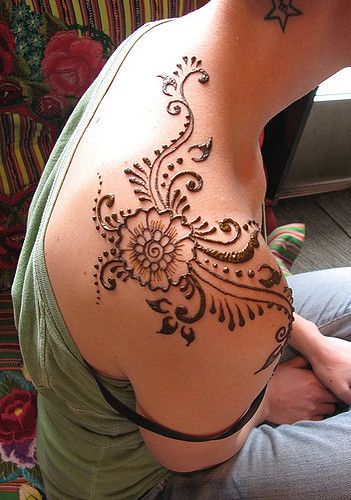 Shoulder Henna, Back Henna, Tatoo 3d, Henna Ink, Henne Tattoo, Cute Henna Tattoos, Jagua Henna, Henna Inspired Tattoos, Tato Henna