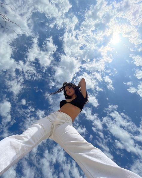 Doris Kwon on Instagram: “the sky’s falling boy let’s try to catch it” Pose Perspective, Extreme Photography, Fall Shoot, Life Drawing Reference, Cute Twitter Headers, Perspective Photography, Female Pose Reference, Falling From The Sky, Portrait Photography Poses