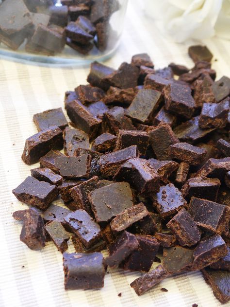 Carob Chips Recipes, Daniel Fasting, Aip Sweets, Carob Recipes, Carob Chocolate, Paleo Candy, Bar Treats, Fancy Foods, Molasses Recipes