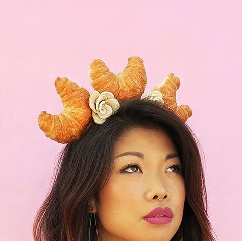 2,887 likes, 88 comments - homsweethom on March 23, 2017: "No. 2 from my #flourcrowns project: Croissant Debutante 🥐💕 Those roses are made of white bread that I flattened with a rolling pin, cut...". Baking Photos, Lauren Hom, Snack Brands, Food Snack, White Bread, Favorite Food, See Me, Rolling Pin, Croissant