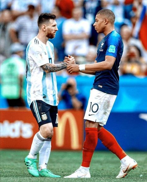 Fotboll Messi Vs, Godzilla Wallpaper, Messi Photos, Messi Argentina, Kylian Mbappe, Football Photos, Dont Touch My Phone Wallpapers, World Football, Ninja Turtle