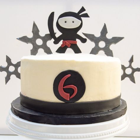 Ninja Birthday Cake | Sprinkle of This Ninja Cake Ideas Boys, Ninja Images, Ninja Birthday Cake, Motorcycle Birthday Cakes, Ninja Cake, Ninja Theme, Dragon Ninja, Ninja Motorcycle, Vanilla Buttercream Icing