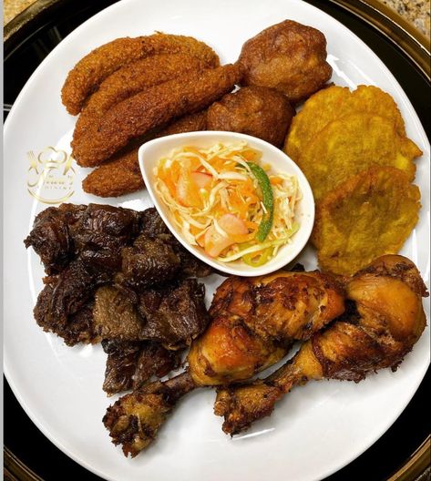 Carribean Food Recipes Islands, Ghanaian Food, Haitian Food, Carribean Food, Africa Food, Avocado Salad Recipes, Haitian Food Recipes, Food Snack, Food Babe