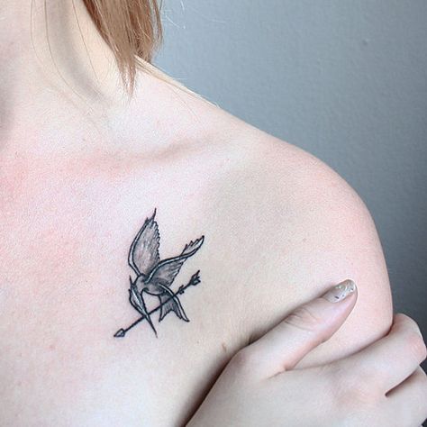 Mockingjay tattoo Mockingjay Tattoo, Hunger Games Tattoo, Collar Bone Tattoo Quotes, Clavicle Tattoo, Nerdy Tattoos, 16 Tattoo, Basic Tattoos, Arrow Tattoo Design, Bone Tattoos