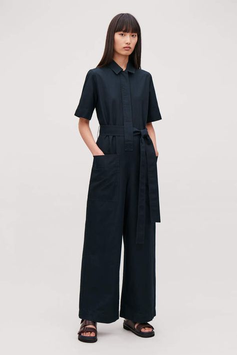 Cos FUNCTIONAL BELTED JUMPSUIT Jumpsuit Uniform, Work Jumpsuit, Mode Kimono, Belted Jumpsuit, Led Fashion, Blue Jumpsuits, Long Sleeve Jumpsuit, Midnight Blue, Jumpsuits For Women