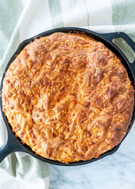 This No Knead Skillet Bread is pillowy soft with a delicious crust, and only 5 ingredients. You'll never want to go back to store-bought bread after you try this simple recipe! www.jocooks.com #nokneadbread Bread Recipe Video, Skillet Bread, Jo Cooks, Iron Skillet Recipes, Professional Cooking, Cooking Bread, Cast Iron Skillet Recipes, Cast Iron Recipes, No Knead Bread