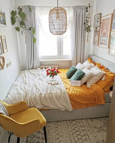 Narrow Bedroom, Apartment Vibes, Window Treatments Living Room, Small Bedroom Decor, Woman Bedroom, Apartment Decor Inspiration, Tiny Bedroom, Living Room Windows, Bedroom Layouts