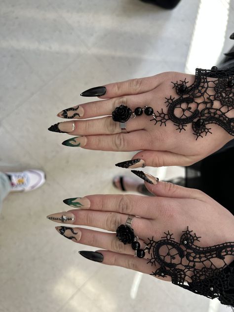 Maleficent Nails, Fairy Halloween, Fairy Halloween Costumes, Cosmetology School, Model Nails, Nails Simple, Nails Desing, Disney Trip, Maleficent