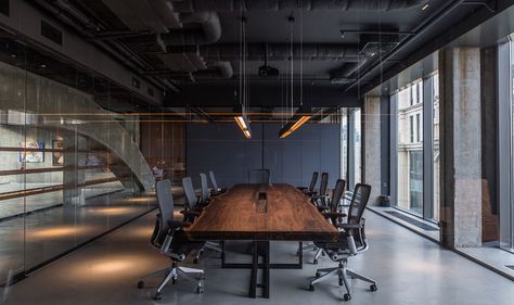 Industrial Meeting Room, Meeting Room Design Office, Warehouse Renovation, Conference Room Design, Meeting Room Design, Industrial Office Design, Modern Office Interiors, Warehouse Design, Office Meeting Room