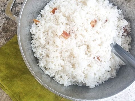 Arroz Blanco (Puerto Rican White Rice) is delicious, fluffy and perfect with any meal.  Flavored with crispy '"tocino" (pork fat).  If you're a Vegetarian just simply exclude the pork fat. Puerto Rican White Rice, Rice With Corn, White Rice Recipes, Parboiled Rice, Mexican Appetizers, Rice White, Rice Recipes For Dinner, Cooking White Rice, Puerto Rican Recipes