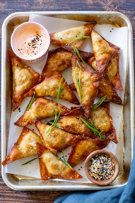 Crispy Jalapeño Corn Wontons Vegan Gf Appetizers Party, Best Vegan Appetizers, Vegan Hourdourves, Warm Appetizer Recipes, Vegan Wonton Recipes, Vegetarian Appies, Vegan New Years Recipes, Corn Wontons, Vegetarian Wontons