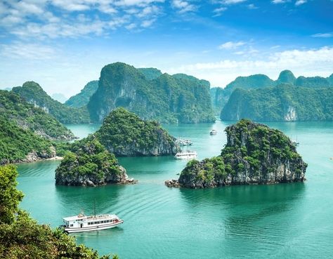 Vietnam Voyage, Ha Long Bay, Ha Long, Breathtaking Places, Kid Friendly Trips, Beautiful Places On Earth, Angkor Wat, Beautiful Places In The World, Angkor