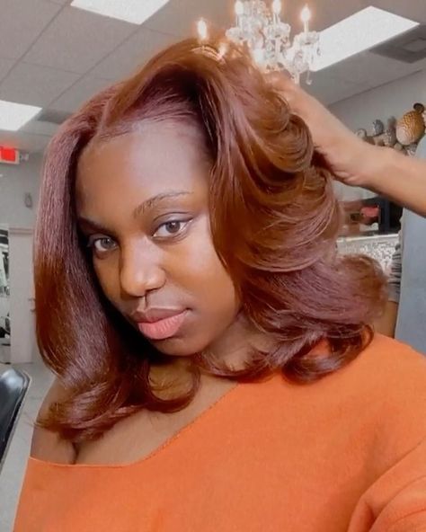 VoiceOfHair ®️ on Instagram: “Falling in love with this color🍁🍂🍁⁣ ⁣ This color and silk press by @_casscaroline_ is gorgeous 😍 Swipe for the before✨⁣ ⁣⁣ What would you…” Hair Color On Black Women, Color On Black Women, Auburn Ombre Hair, Dark Ginger Hair, Dark Auburn Hair Color, Copper Brown Hair, Hair Color For Dark Skin, Auburn Hair Color, Dark Auburn Hair