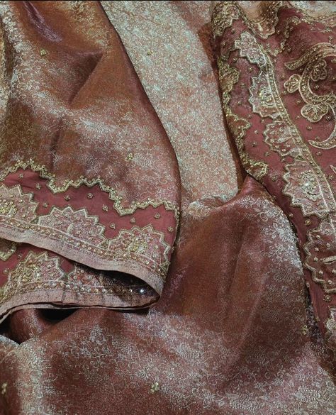 Handwork Lehnga Design, Hand Embroidery Suits Design, New Suit Design, Simple Saree Designs, Embroidery Fashion Detail, Lehenga Designs Simple, Velvet Dress Designs, Pakistani Fashion Casual, Pakistani Fancy Dresses