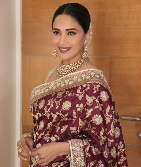 Verbena India - Online Wedding Magazine - Subscribe Now Madhuri Dixit Saree, Bride’s Mother, Brides Mom, Makeup For Moms, Mother Of Bride Outfits, Big Fat Indian Wedding, Bride Groom Dress, Looks Party, Madhuri Dixit