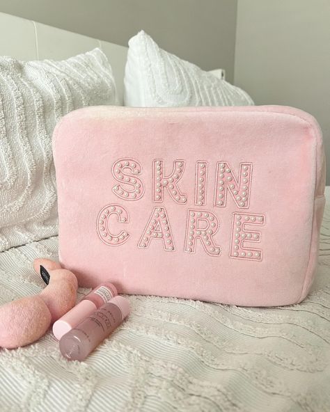 day 4 of new arrivals > these terry cloth xls hold it ALLLL🥰🤩😍 get them now while they’re 30% off!! #kenzkustomz #taptoshop #newarrivals #sale Girly Skincare, Packing Organizers, Christmas In July Sale, Big Bottle, Toiletry Kit, Perfume Brands, Cloth Bag, Pink Pearl, Baby Bag